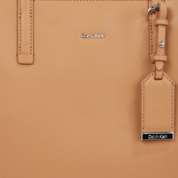 Mala de ombro Calvin Klein p/ Senhora Camel