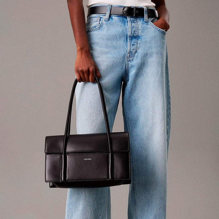 Mala de ombro Calvin Klein p/ Senhora Preta