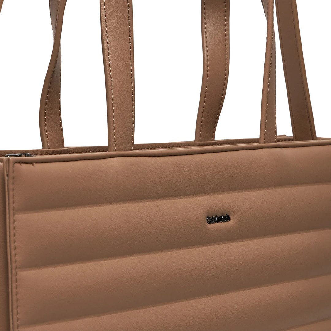 Mala de ombro Calvin Klein p/ Senhora Taupe