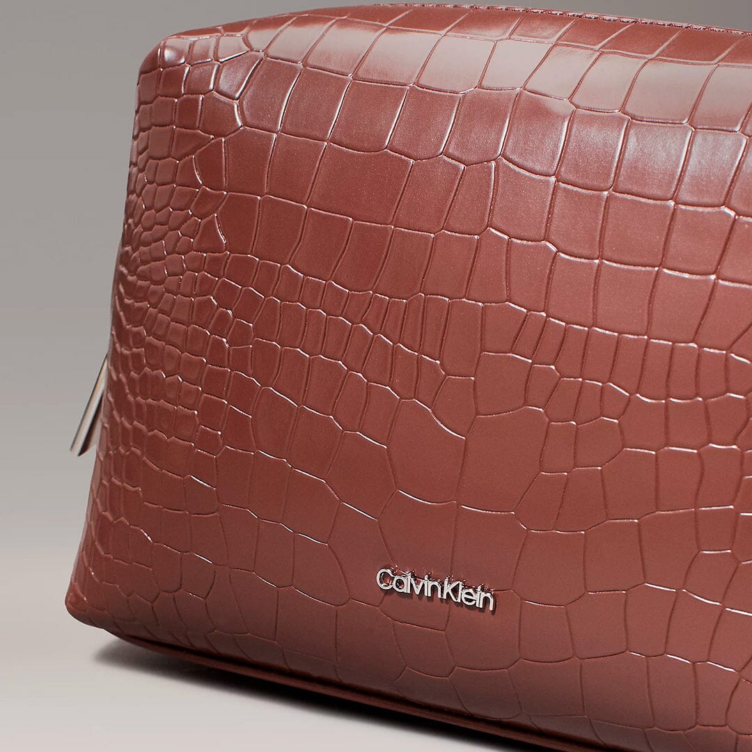Mala de tiracolo Calvin Klein p/ Senhora Castanha