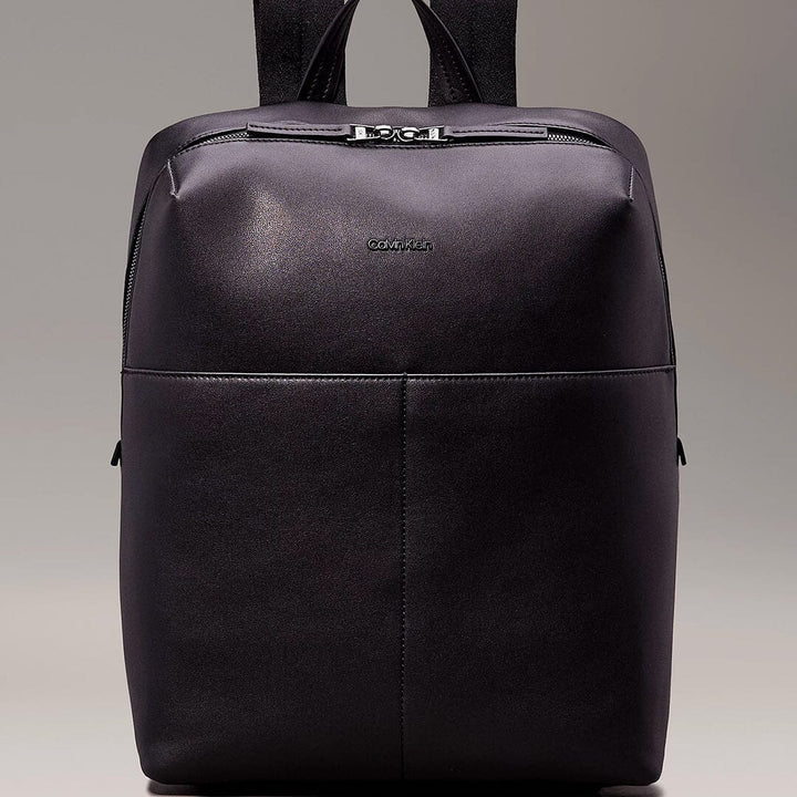 Mochila Calvin Klein p/ Homem Preta