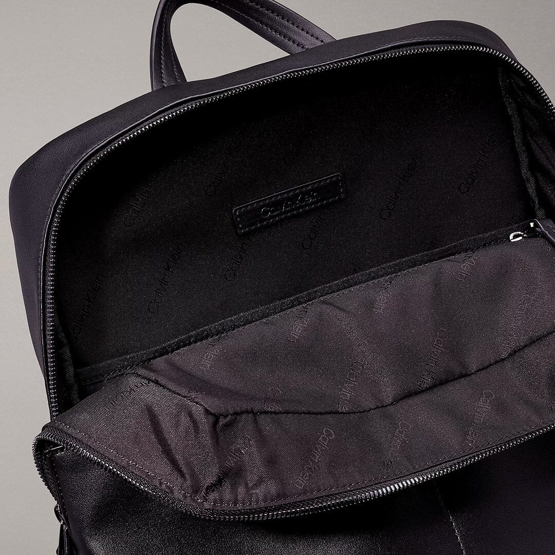 Mochila Calvin Klein p/ Homem Preta
