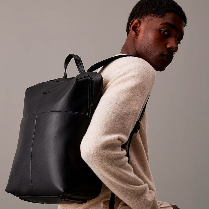 Mochila Calvin Klein p/ Homem Preta